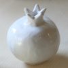 Immagine di vaso scultura Melagrana formato medio colore bianco