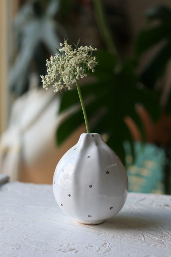 immagine di Vasetto zucchina bianca a pois in ceramica